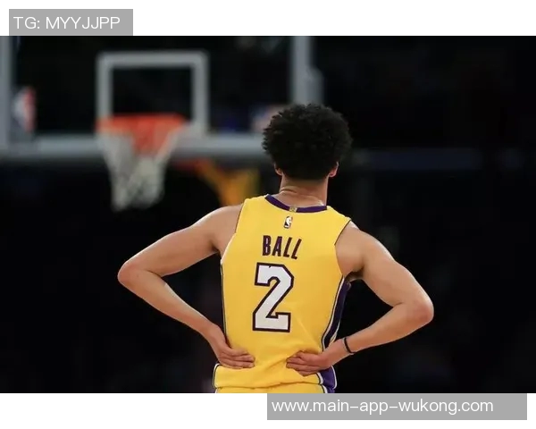 朗佐鲍尔在骑士训练营表现突出展现融入球队的潜力与决心