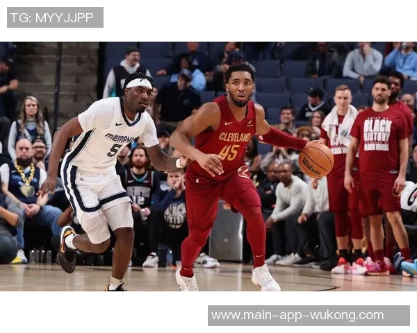 米切尔半场表现低迷仅得9分次节更是4投全失球队面临挑战