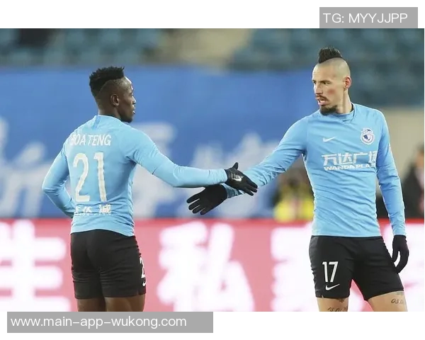 新赛季三外援齐聚基地ErikThomas加入合训提升球队实力